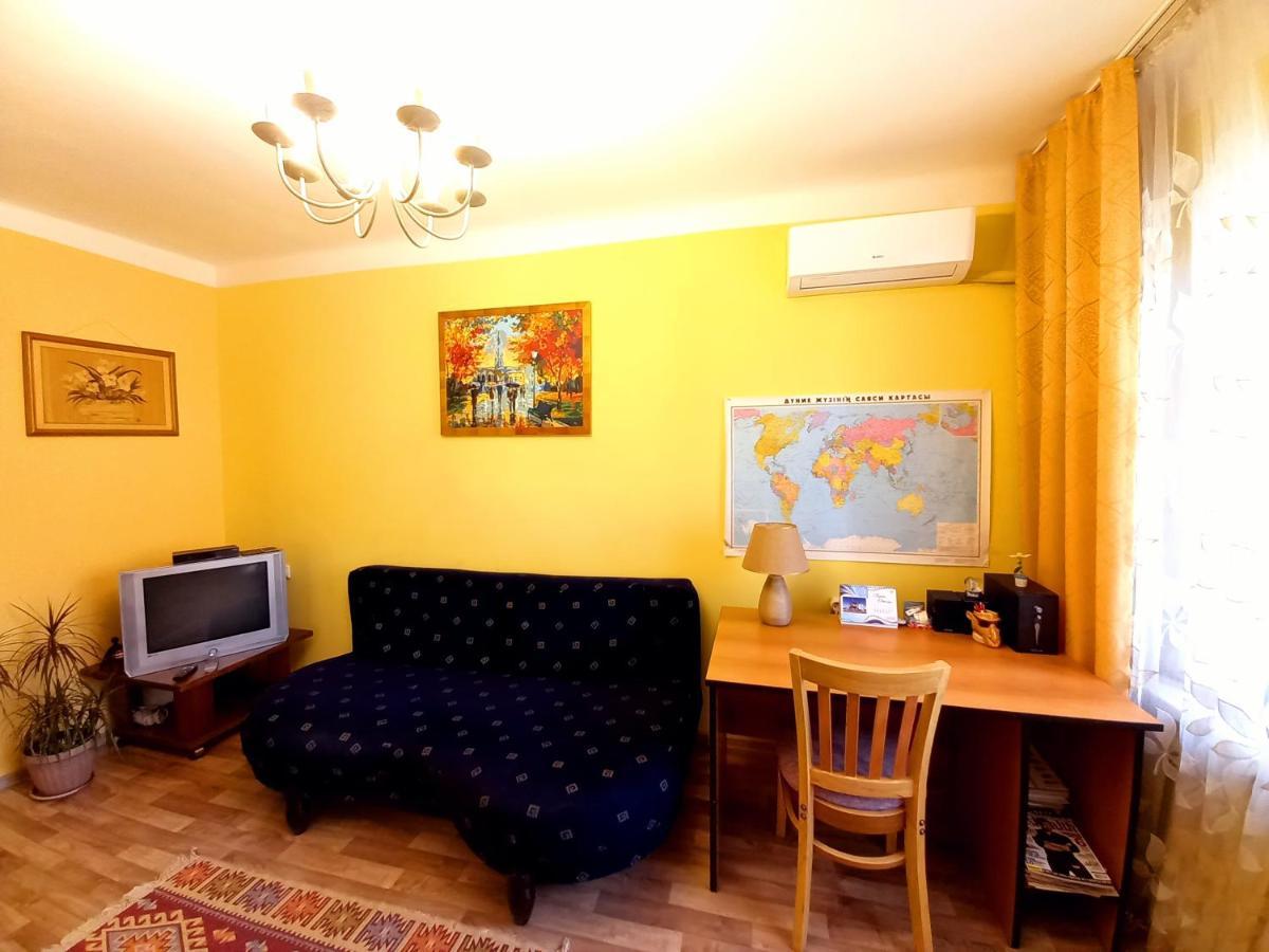 "В Центре Города" Квартира - "Downtown" Apartment Alma-Ata Buitenkant foto